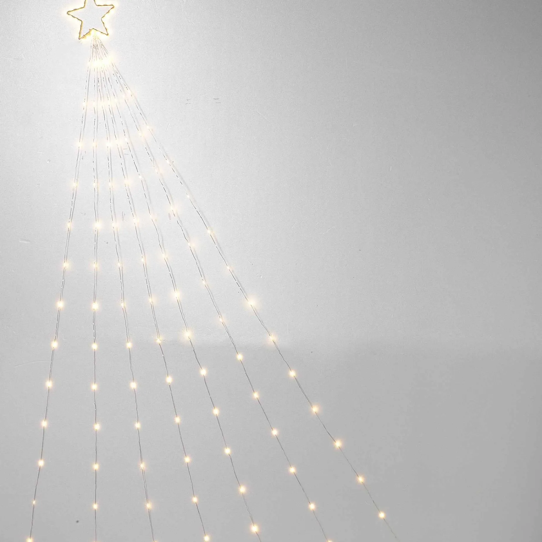 Gerson International Lawn And Outdoor Decor*5-In D Electric Shooting Star With 30 Warm White Led Lights & Seven 7' Tails With 21 Led Lights