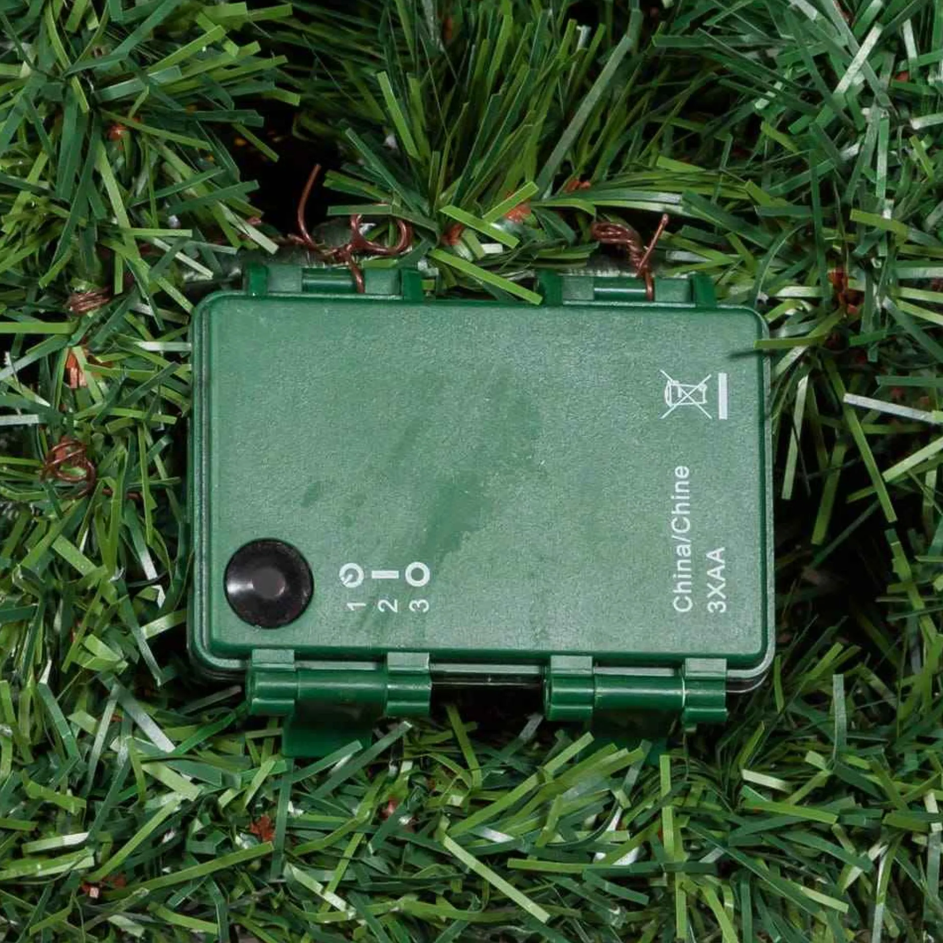 Kurt Adler Pre-Lit Trees* 26-Inch Battery-Operated Pre-Lit Red And Green Wall Tree With Bow