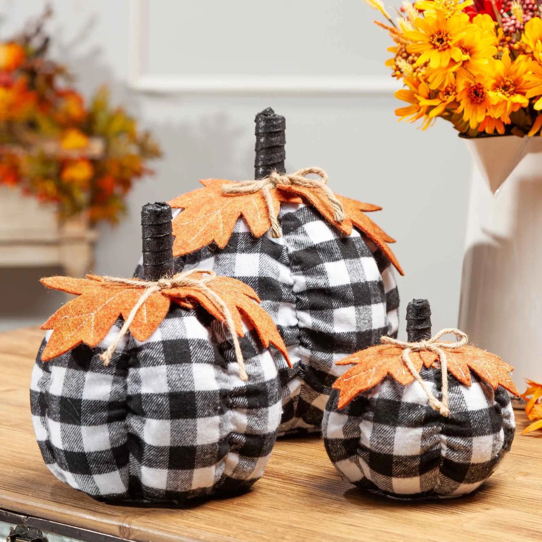 Gerson International Tabletop Pieces*Set Of 3 Assorted Sized Fabric Black And White Plaid Pumpkins Harvest Decor With Leaf Accent